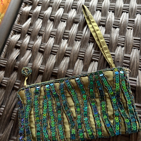 Sequin Green and Gold Clutch - Picture 4 of 4